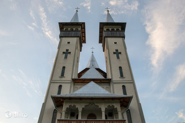 turnurile-de-la-biserica-noua-din-breb-judetul-maramures.jpg