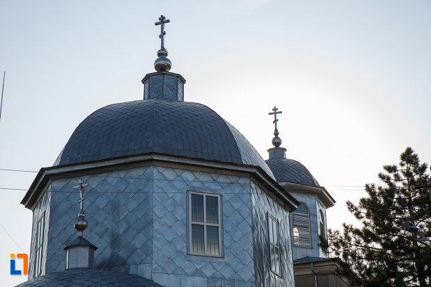 turnurile-de-la-biserica-sf-treime-din-tulcea-judetul-tulcea.jpg