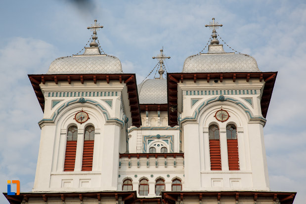 turnurile-de-la-catedrala-domneasca-sf-alexandru-din-alexandria-judetul-teleorman.jpg