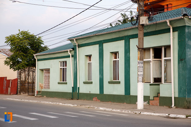 una-dintre-laturile-de-la-casa-mircea-nicolescu-din-turnu-magurele-judetul-teleorman.jpg