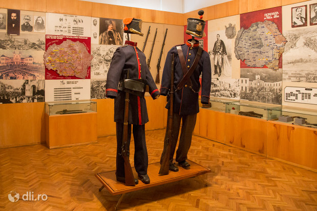 uniforme-militare-muzeul-militar-din-oradea-judetul-bihor.jpg