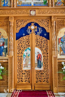 usa-altarului-din-catedrala-ortodoxa-din-negresti-oas-judetul-satu-mare.jpg