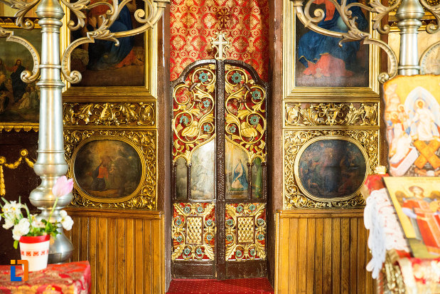 usa-de-altar-biserica-sf-voievozi-din-targu-jiu-judetul-gorj.jpg
