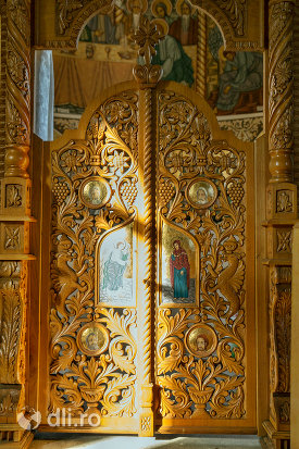usa-de-altar-de-la-biserica-ortodoxa-din-firiza-judetul-maramures.jpg