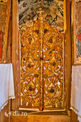 usa-de-altar-din-biserica-de-lemn-sf-arhangheli-din-borsa-judetul-maramures.jpg