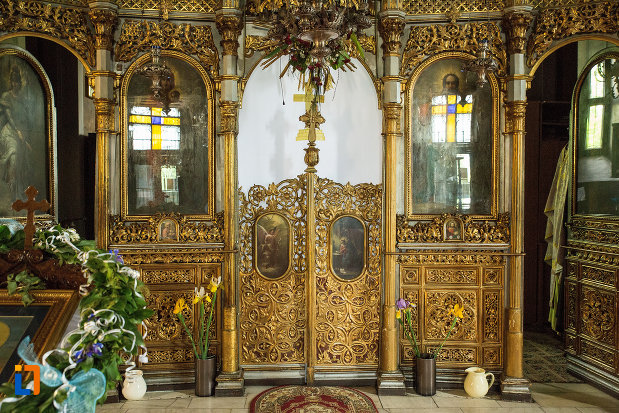 usa-de-altar-din-biserica-grecescu-din-drobeta-turnu-severin-judetul-mehedinti.jpg