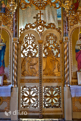 usa-de-altar-din-biserica-ortodoxa-din-chiuzbaia-judetul-maramures.jpg