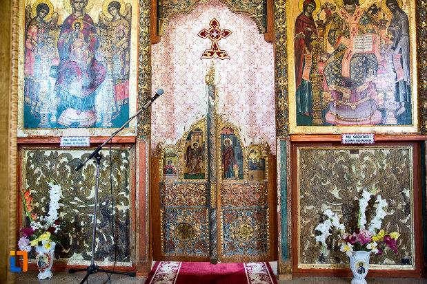 usa-de-altar-manastirea-stelea-din-targoviste-judetul-dambovita.jpg