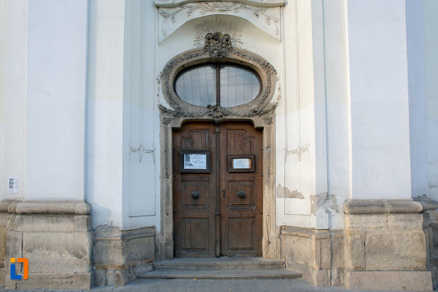 usa-de-intrare-in-biserica-unitariana-din-cluj-napoca-judetul-cluj.jpg