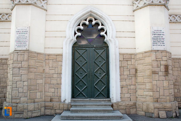 usa-de-intrare-in-sinagoga-neologa-din-cluj-napoca-judetul-cluj.jpg