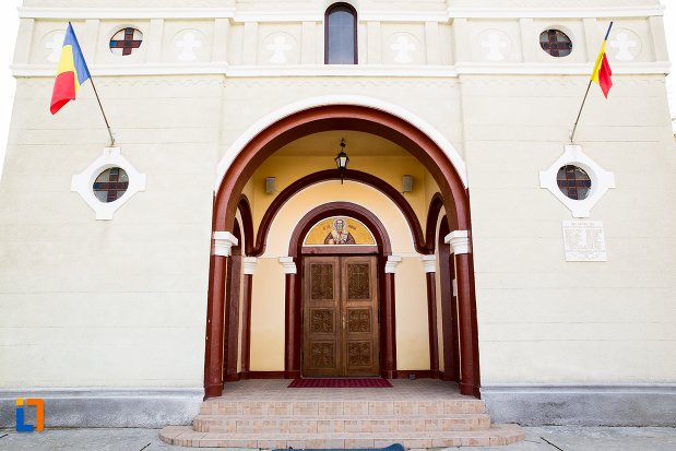 usa-de-la-biserica-sf-nicolae-din-teius-judetul-alba.jpg