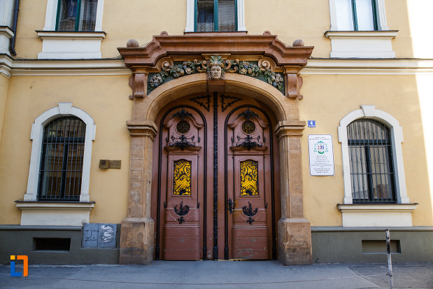 usa-de-la-palatul-episcopal-din-timisoara-judetul-timis.jpg