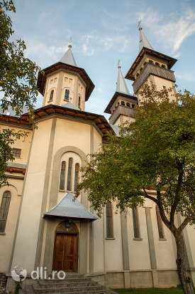 usa-de-lemn-de-la-biserica-noua-din-breb-judetul-maramures.jpg