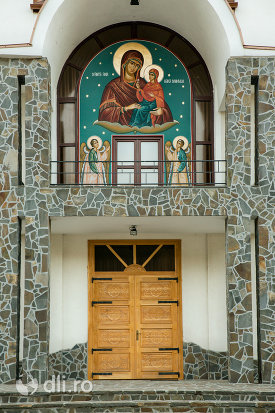 usa-din-lemn-de-la-biserica-sf-ana-din-baia-mare-judetul-maramures.jpg