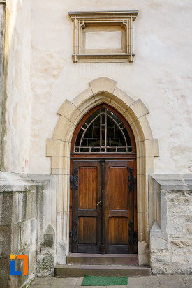 usa-din-lemn-de-la-biserica-sf-gheorghe-1522-din-suceava-judetul-suceava.jpg