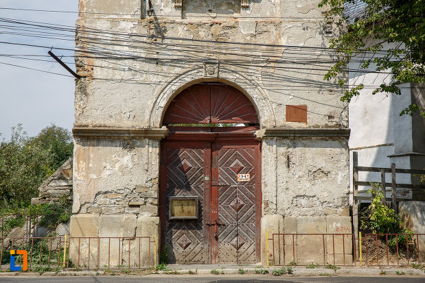 usa-sculptata-in-lemn-biserica-armeneasca-turnu-rosu-din-suceava-judetul-suceava.jpg