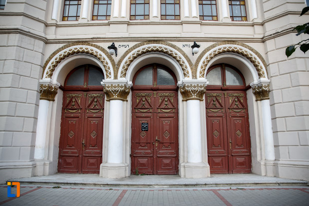usi-din-lemn-de-la-templul-evreiesc-1879-din-radauti-judetul-suceava.jpg