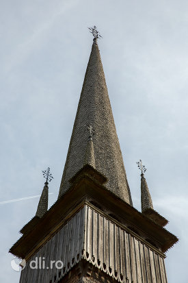 varf-de-turn-de-la-biserica-de-lemn-sfintii-arhangheli-mihail-si-gavril-din-surdesti-judetul-maramures.jpg