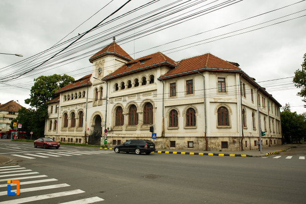 vechiul-tribunal-judetean-din-focsani-judetul-vrancea.jpg?profile=RESIZE_710x