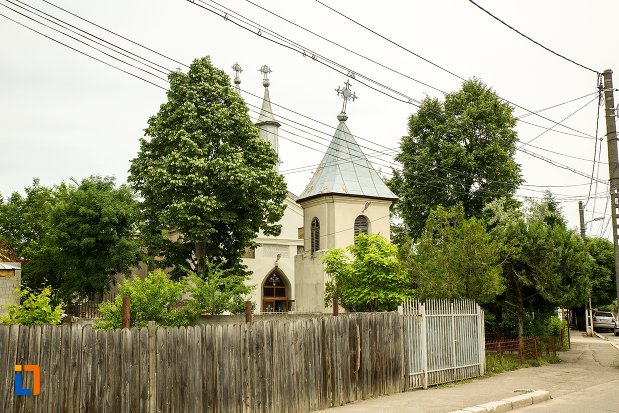 vedere-cu-ansamblul-bisericii-sf-dumitru-bagdat-din-ramnicu-sarat-judetul-buzau.jpg