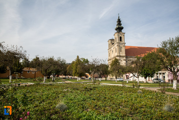vedere-cu-biserica-armeano-catolica-sf-elisabeta-din-dumbraveni-judetul-sibiu.jpg