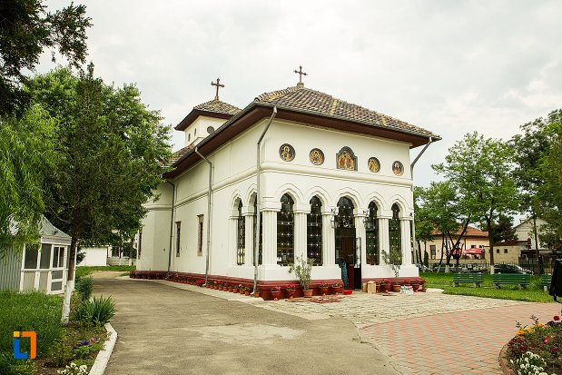 vedere-cu-biserica-buna-din-buzau-judetul-buzau.jpg