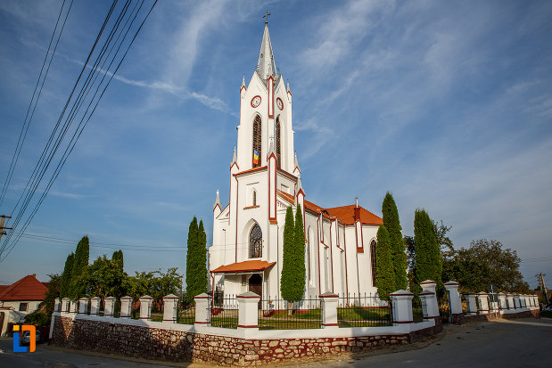 vedere-cu-biserica-din-brata-sf-ioan-botezatorul-din-saliste-judetul-sibiu.jpg