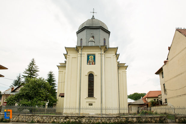 vedere-cu-biserica-domneasca-sf-vineri-din-campulung-muscel-judetul-arges.jpg