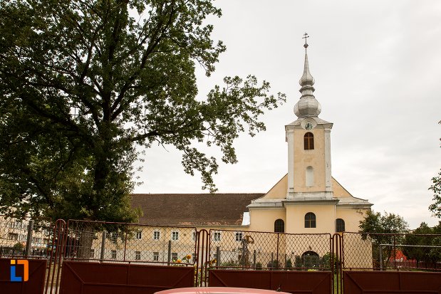 vedere-cu-biserica-romano-catolica-si-manastirea-franciscana-1736-din-fagaras-judetul-brasov.jpg