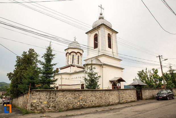 vedere-cu-biserica-sf-ilie-din-campulung-muscel-judetul-arges.jpg