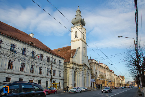 vedere-cu-biserica-unitariana-din-cluj-napoca-judetul-cluj.jpg