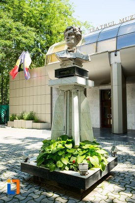 vedere-cu-bustul-lui-nae-leonard-din-galati-judetul-galati.jpg