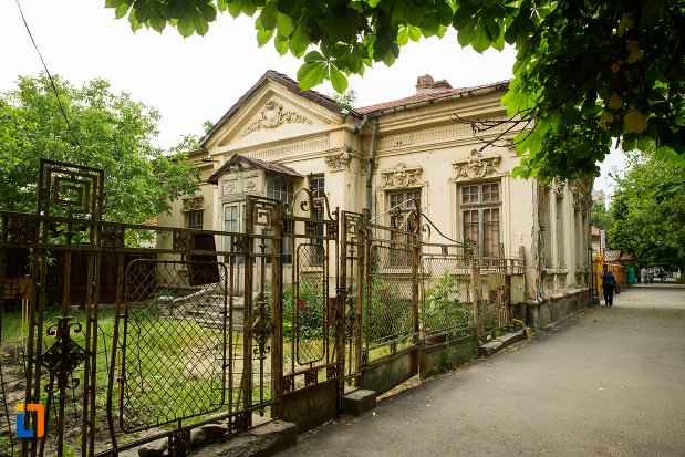 vedere-cu-casa-de-pe-b-dul-garii-nr-14-din-buzau-judetul-buzau.jpg