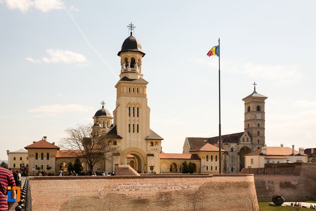 vedere-cu-catedrala-reintregirii-din-alba-iulia-judetul-alba.jpg