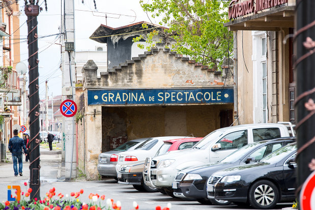 vedere-cu-cinematograful-tineretului-din-caransebes-judetul-caras-severin.jpg