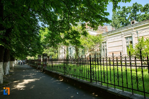 vedere-cu-fostul-spital-i-c-bratianu-din-buzau-judetul-buzau.jpg