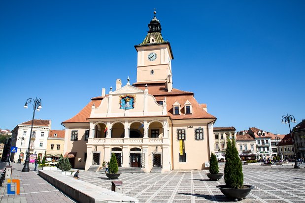 vedere-cu-muzeul-judetean-de-istoria-din-brasov-judetul-brasov.jpg