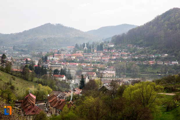 vedere-cu-orasul-anina-judetul-caras-severin.jpg