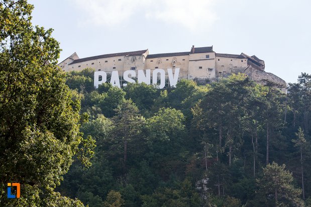 vedere-cu-orasul-rasnov-judetul-brasov.jpg