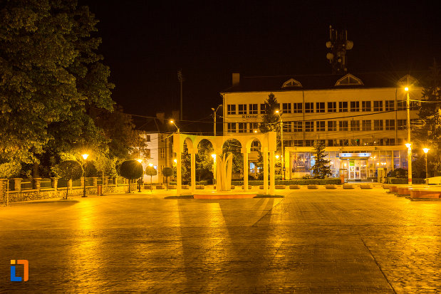 vedere-cu-orasul-targu-jiu-judetul-gorj-noaptea.jpg