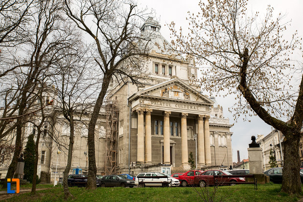 vedere-cu-palatul-cultural-din-arad-judetul-arad.jpg