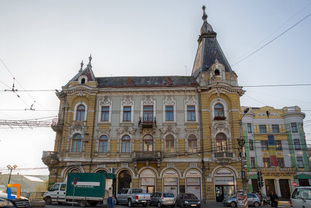 vedere-cu-palatul-elian-din-cluj-napoca-judetul-cluj.jpg