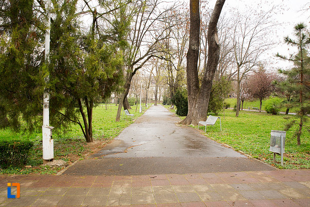 vedere-cu-parcul-mihai-eminescu-din-arad-judetul-arad.jpg