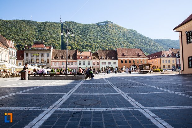 vedere-cu-piata-sfatului-din-brasov-judetul-brasov.jpg