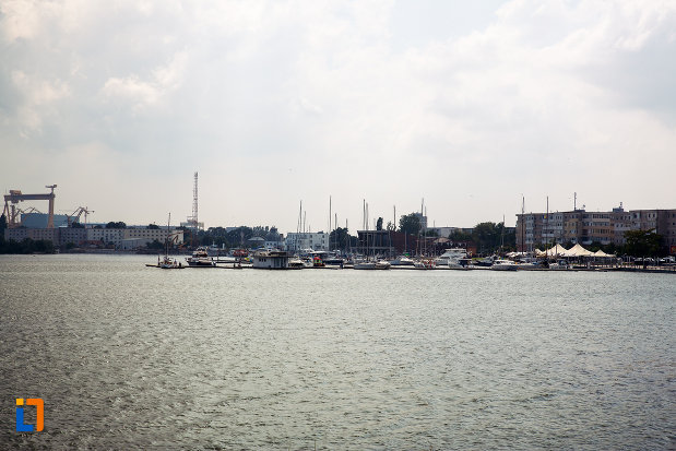 vedere-cu-portul-din-orasul-mangalia-judetul-constanta.jpg