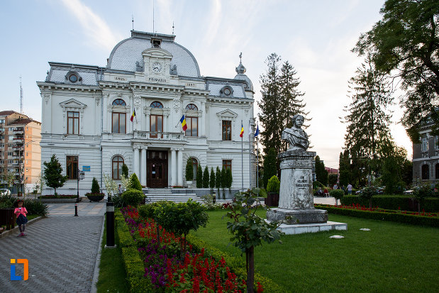 vedere-cu-primaria-din-targoviste-judetul-dambovita.jpg