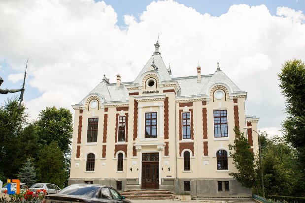 vedere-cu-primaria-veche-din-dorohoi-judetul-botosani.jpg