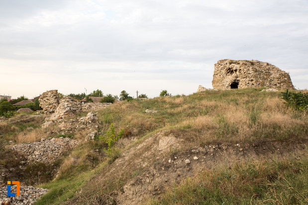 vedere-cu-situl-arheologic-cetatea-carsium-din-harsova-judetul-constanta.jpg