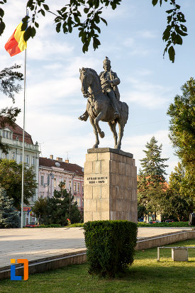 vedere-cu-statuia-lui-avram-iancu-din-targu-mures-judetul-mures.jpg