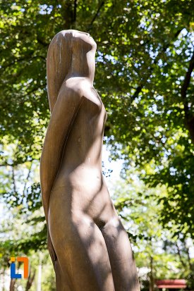 vedere-cu-statuie-nud-din-braila-judetul-braila.jpg